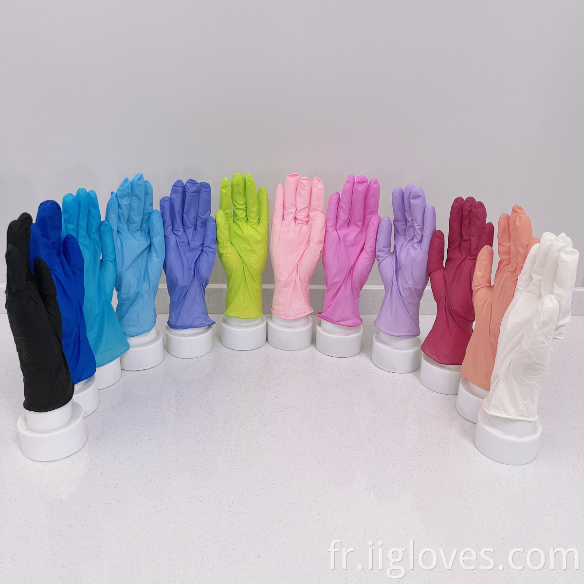 Gants jetables examen de couleur bleu rose noir